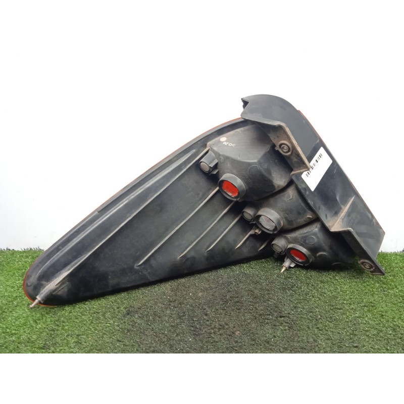 Recambio de piloto trasero derecho para ssangyong rodius 2.7 turbodiesel cat referencia OEM IAM 8860221  