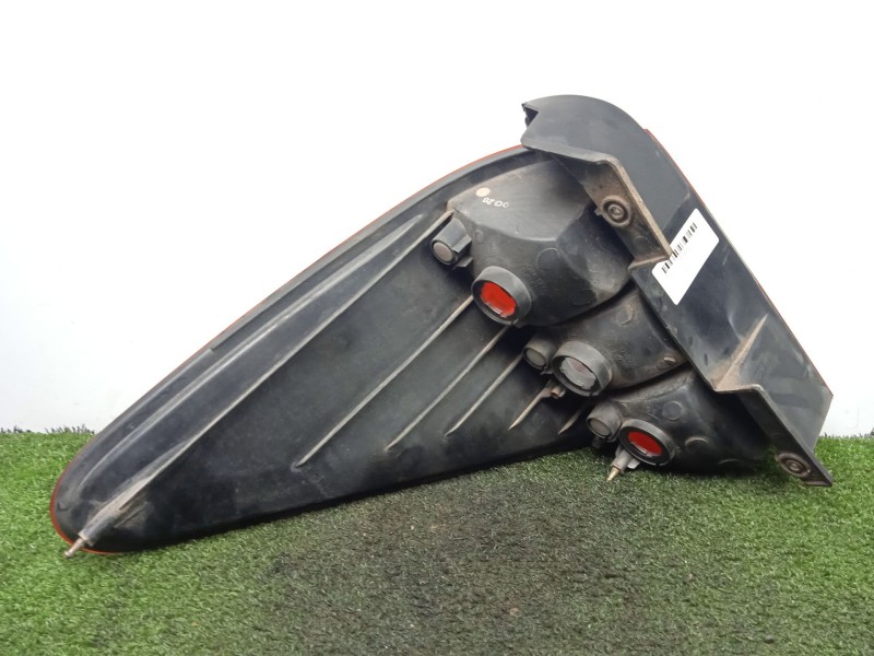 Recambio de piloto trasero derecho para ssangyong rodius 2.7 turbodiesel cat referencia OEM IAM 8860221  