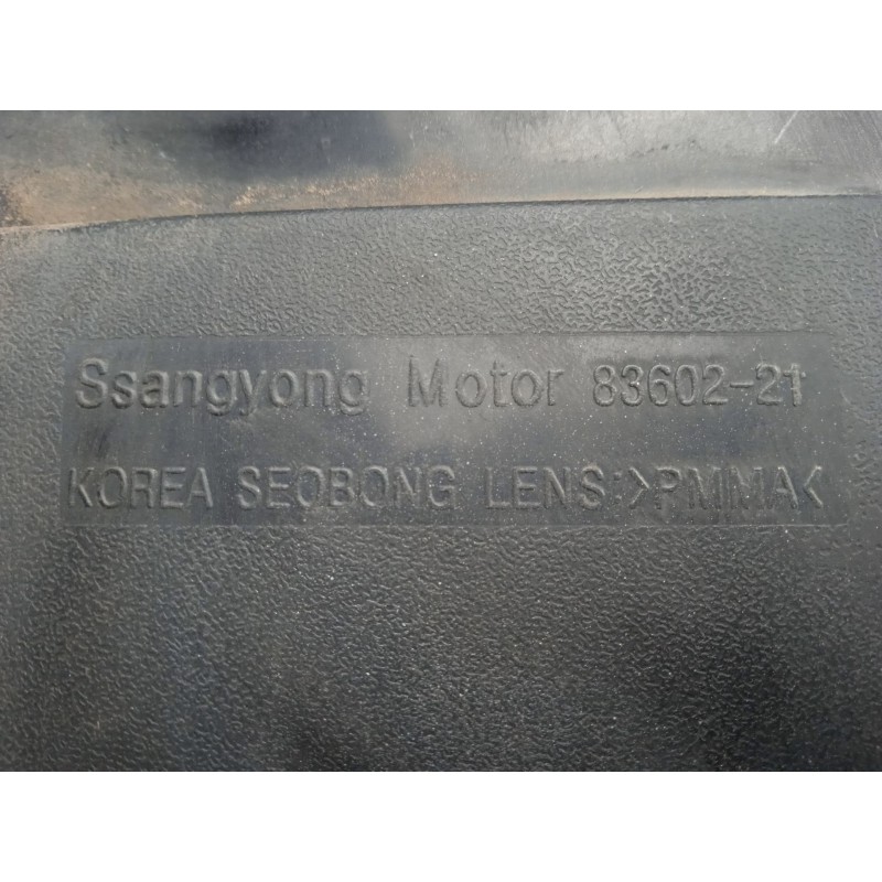 Recambio de piloto trasero derecho para ssangyong rodius 2.7 turbodiesel cat referencia OEM IAM 8860221  