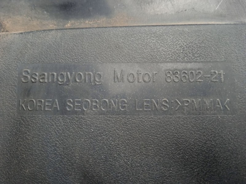 Recambio de piloto trasero derecho para ssangyong rodius 2.7 turbodiesel cat referencia OEM IAM 8860221  