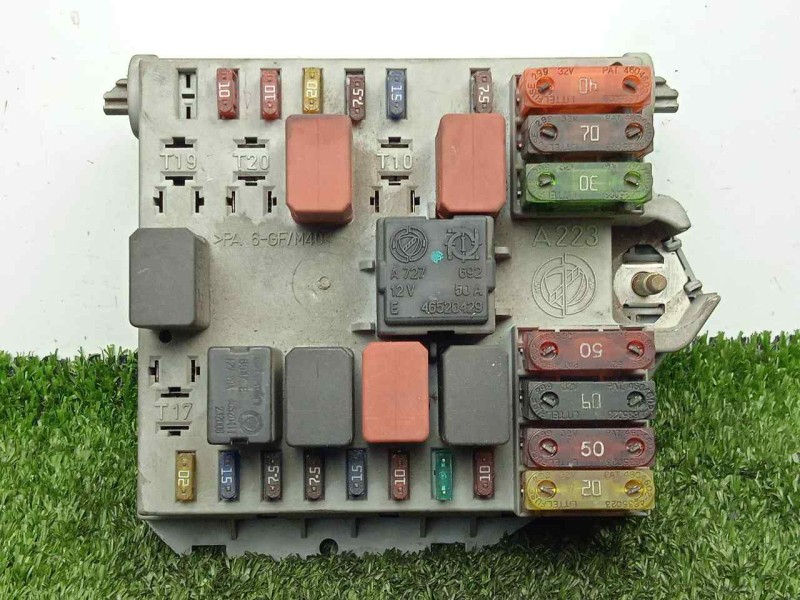 Recambio de caja reles / fusibles para fiat punto berlina (188) 1.2 cat referencia OEM IAM 46763650  