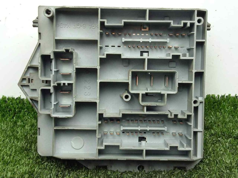Recambio de caja reles / fusibles para fiat punto berlina (188) 1.2 cat referencia OEM IAM 46763650  