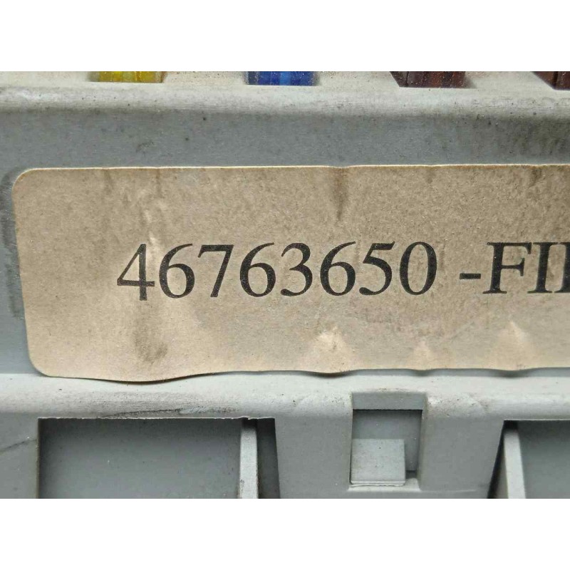 Recambio de caja reles / fusibles para fiat punto berlina (188) 1.2 cat referencia OEM IAM 46763650  