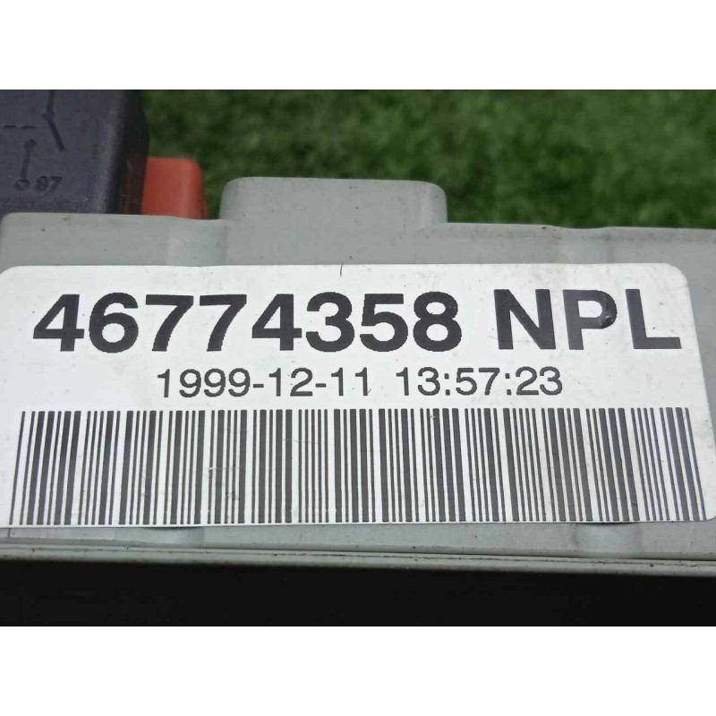 Recambio de caja reles / fusibles para fiat punto berlina (188) 1.2 cat referencia OEM IAM 46520600CPL-46774358NPL  