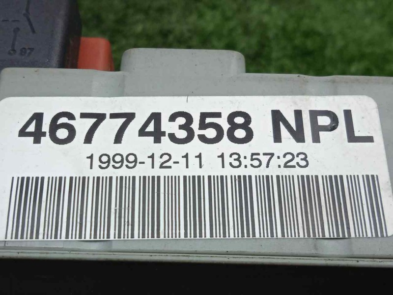 Recambio de caja reles / fusibles para fiat punto berlina (188) 1.2 cat referencia OEM IAM 46520600CPL-46774358NPL  