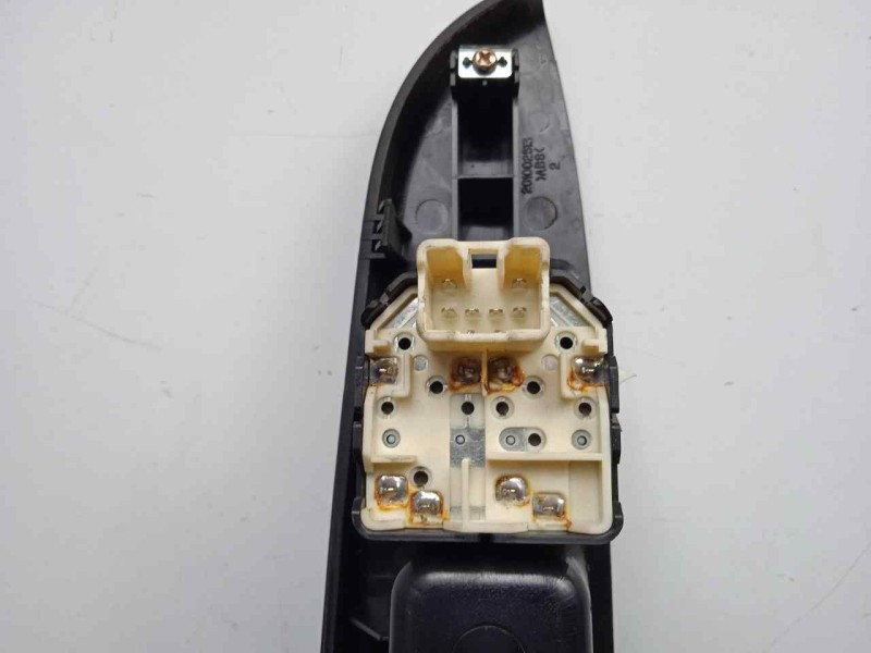 Recambio de mando elevalunas delantero izquierdo para chevrolet matiz 0.8 cat referencia OEM IAM SINREFERENCIA 2.BOTONES 