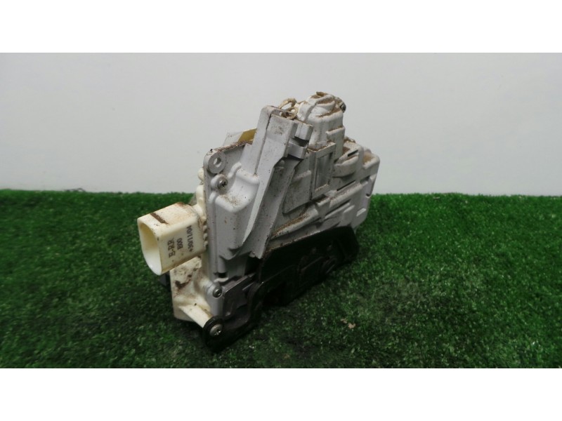 Recambio de cerradura puerta trasera derecha para audi a4 avant (8e) 2.0 tdi referencia OEM IAM SINREFERENCIA 7.PINES 