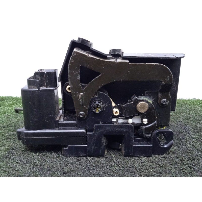 Recambio de cerradura puerta delantera izquierda para ssangyong rodius 2.7 turbodiesel cat referencia OEM IAM SINREFERENCIA 5.PI