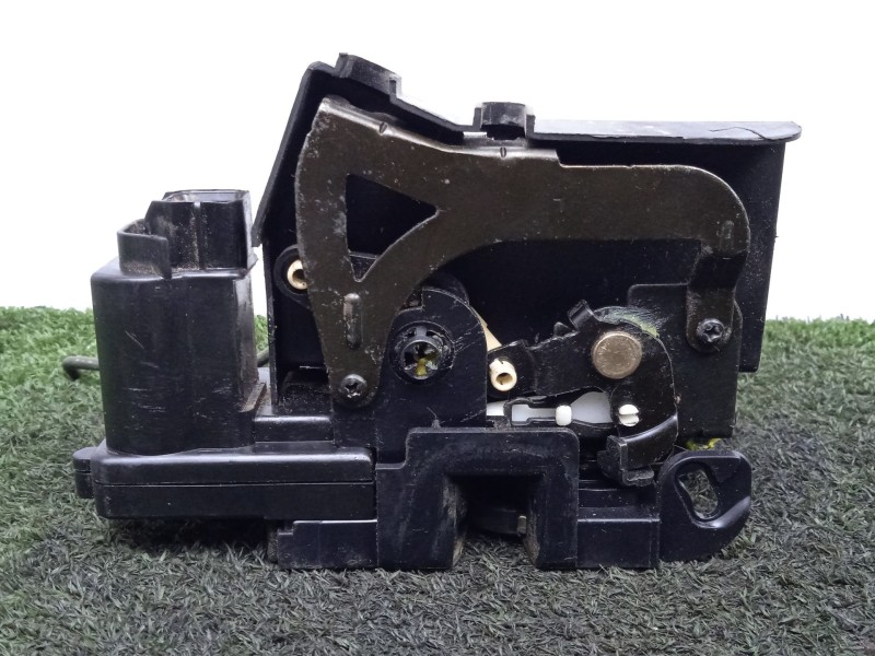 Recambio de cerradura puerta delantera izquierda para ssangyong rodius 2.7 turbodiesel cat referencia OEM IAM SINREFERENCIA 5.PI