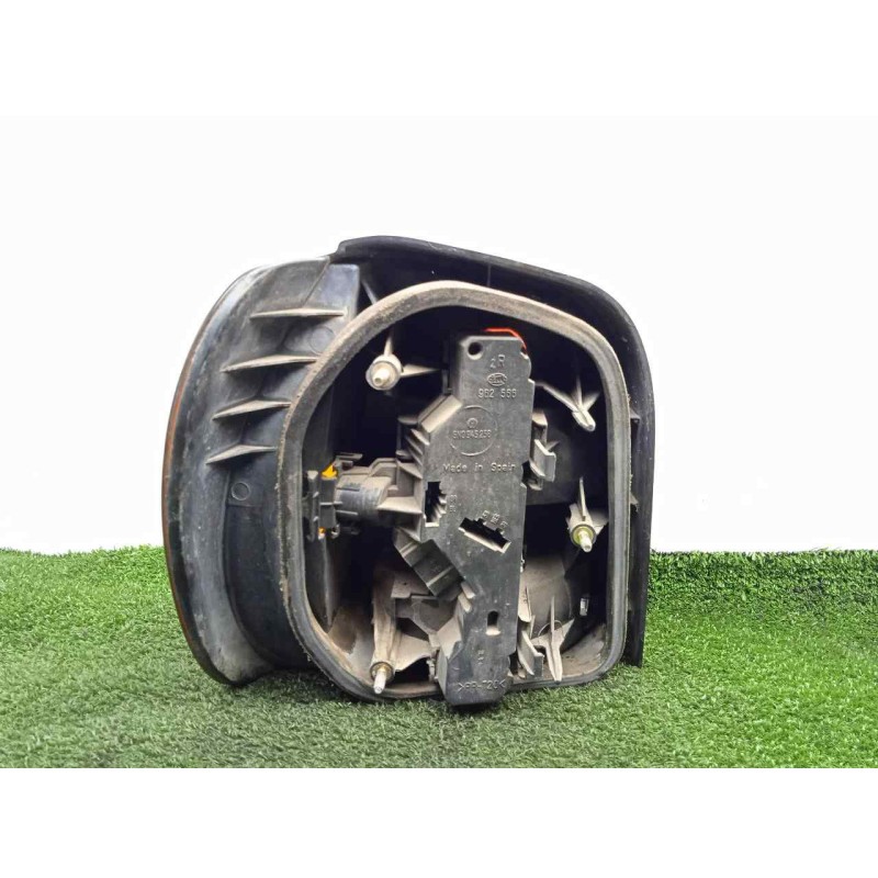 Recambio de piloto trasero derecho para volkswagen polo berlina (6n2) 1.4 referencia OEM IAM  95-00 AHUMADO