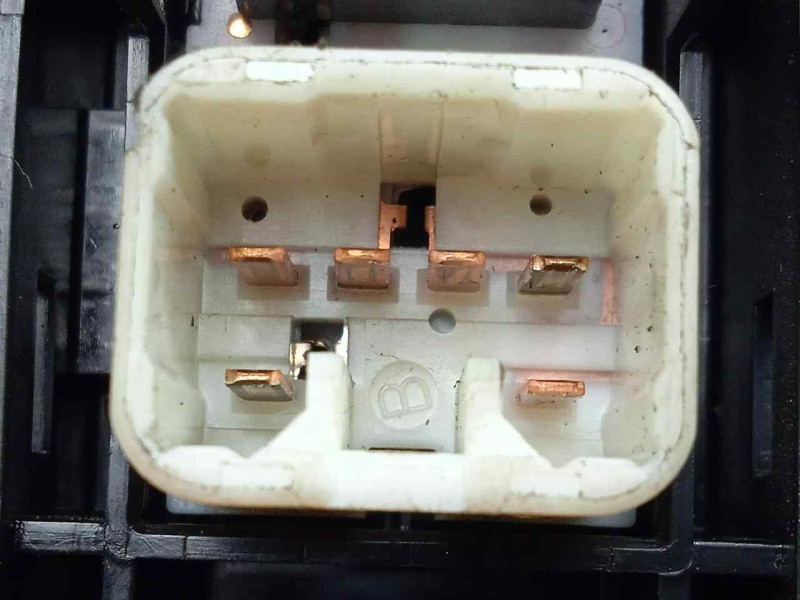 Recambio de mando elevalunas trasero derecho para lexus is200 (gxe10) sport cross referencia OEM IAM 8403053010C0  