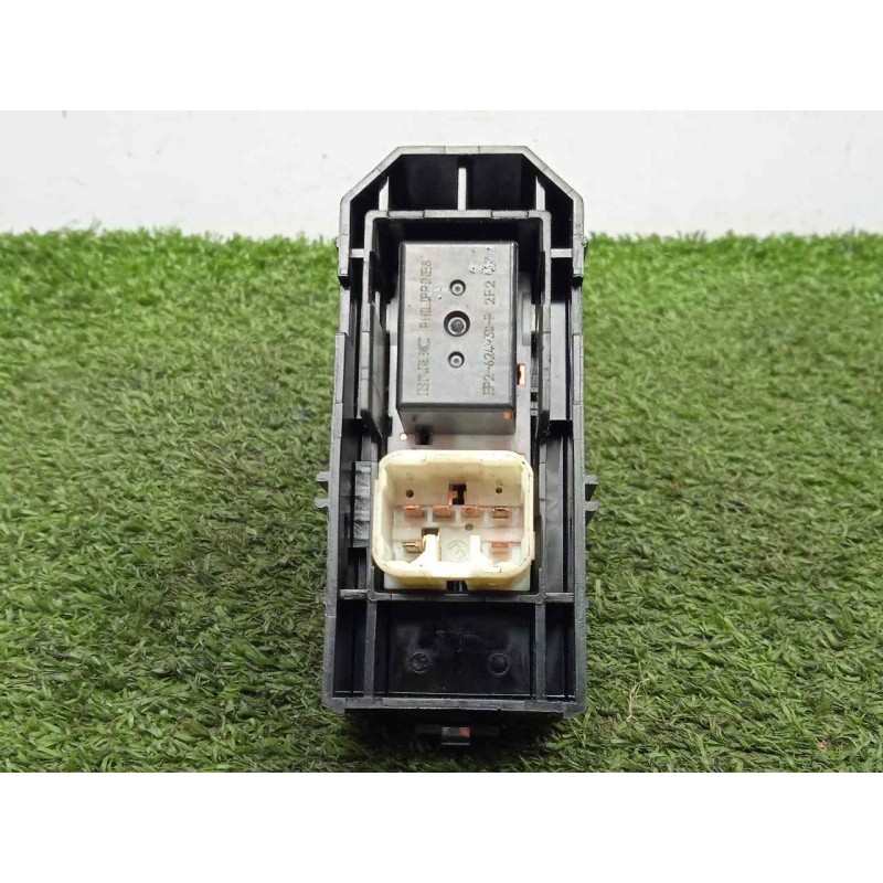 Recambio de mando elevalunas trasero izquierdo para lexus is200 (gxe10) sport cross referencia OEM IAM 8403053010C0  