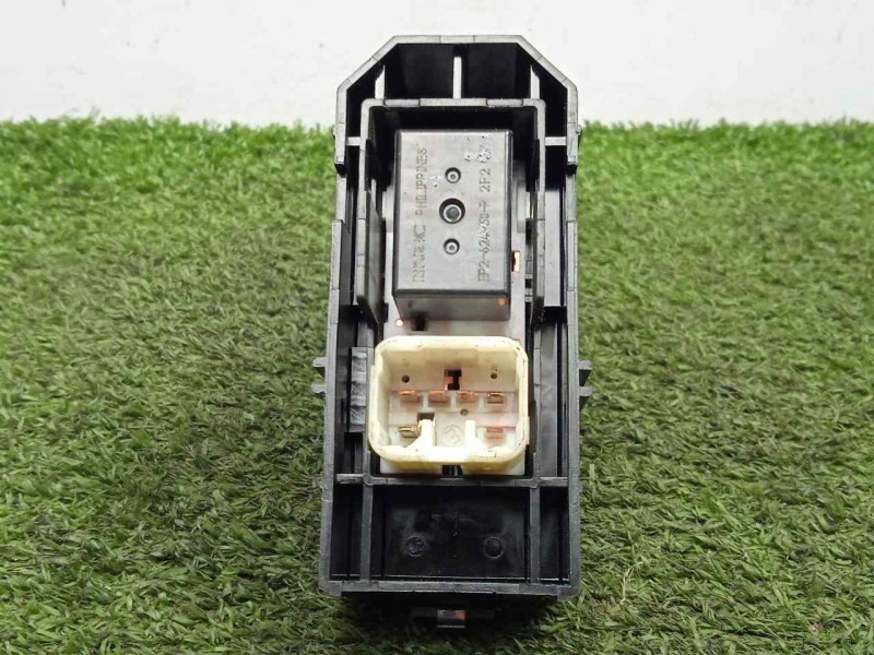 Recambio de mando elevalunas trasero izquierdo para lexus is200 (gxe10) sport cross referencia OEM IAM 8403053010C0  