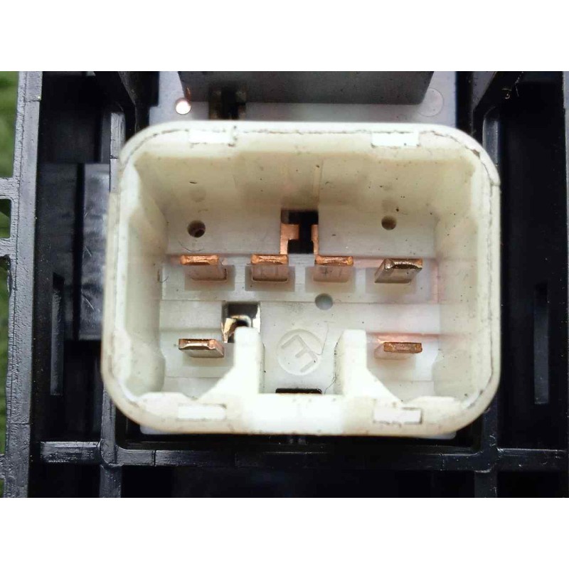 Recambio de mando elevalunas trasero izquierdo para lexus is200 (gxe10) sport cross referencia OEM IAM 8403053010C0  