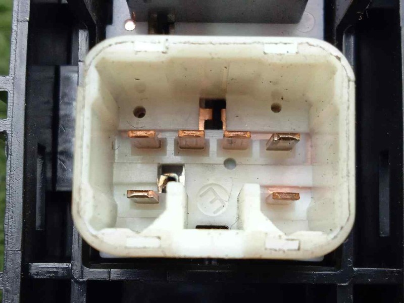 Recambio de mando elevalunas trasero izquierdo para lexus is200 (gxe10) sport cross referencia OEM IAM 8403053010C0  