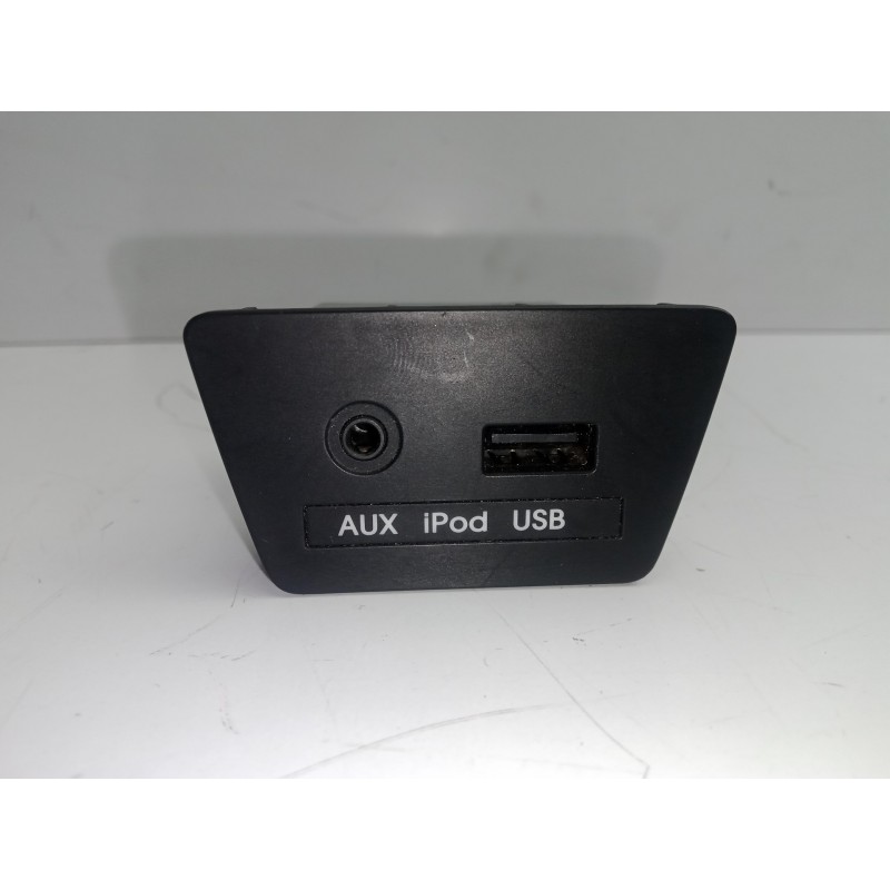 Recambio de interruptor para hyundai ix35 1.7 crdi cat referencia OEM IAM 2S500TAN-961102S500TAN ENTRADA.USB 