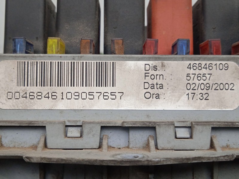 Recambio de caja reles / fusibles para fiat stilo (192) 1.9 referencia OEM IAM 46846109  