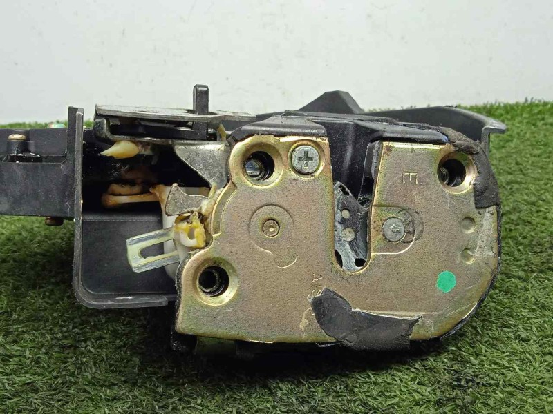 Recambio de cerradura puerta trasera derecha para lexus is200 (gxe10) sport cross referencia OEM IAM 6933053030 8.PINES 