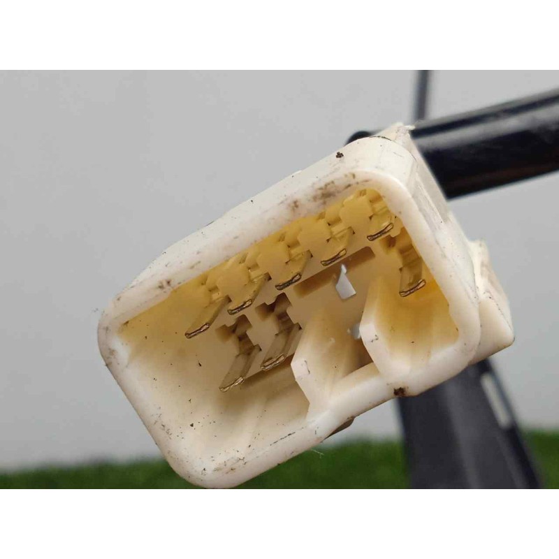 Recambio de cerradura puerta trasera derecha para lexus is200 (gxe10) sport cross referencia OEM IAM 6933053030 8.PINES 