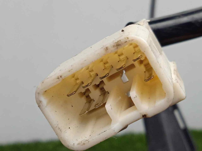 Recambio de cerradura puerta trasera derecha para lexus is200 (gxe10) sport cross referencia OEM IAM 6933053030 8.PINES 