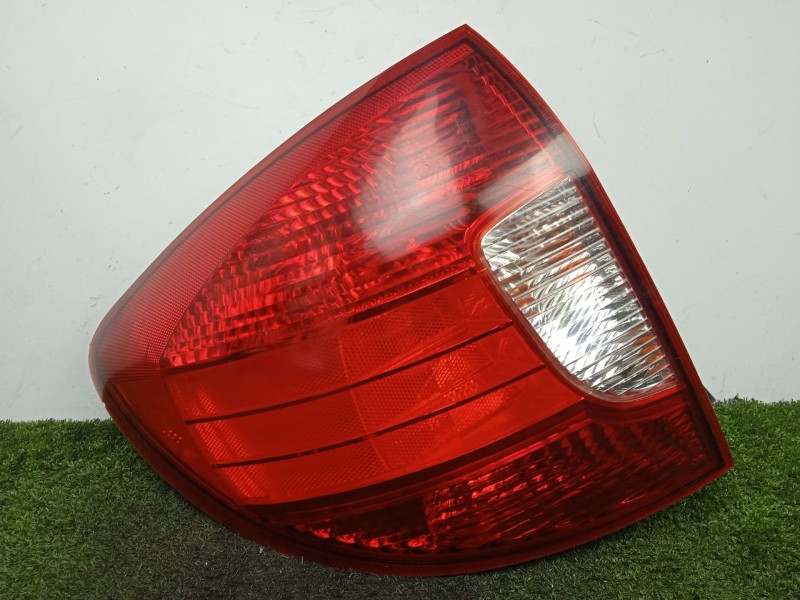 Recambio de piloto trasero izquierdo para kia rio 1.3 i referencia OEM IAM SINREFERENCIA RANCHERA - FAMILIAR 00-05