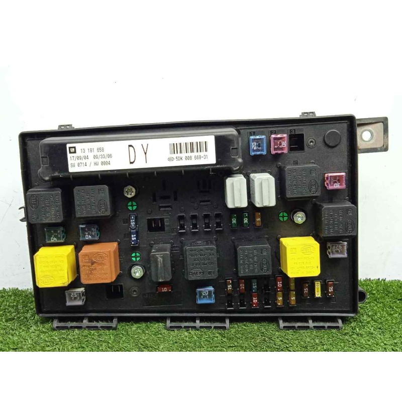 Recambio de caja reles / fusibles para opel astra h berlina 1.7 16v cdti referencia OEM IAM 5DK00866831-13181658  