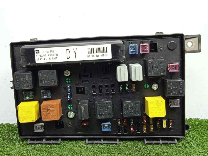 Recambio de caja reles / fusibles para opel astra h berlina 1.7 16v cdti referencia OEM IAM 5DK00866831-13181658  
