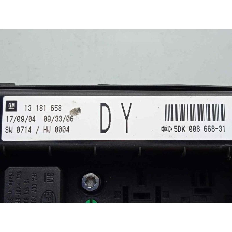 Recambio de caja reles / fusibles para opel astra h berlina 1.7 16v cdti referencia OEM IAM 5DK00866831-13181658  