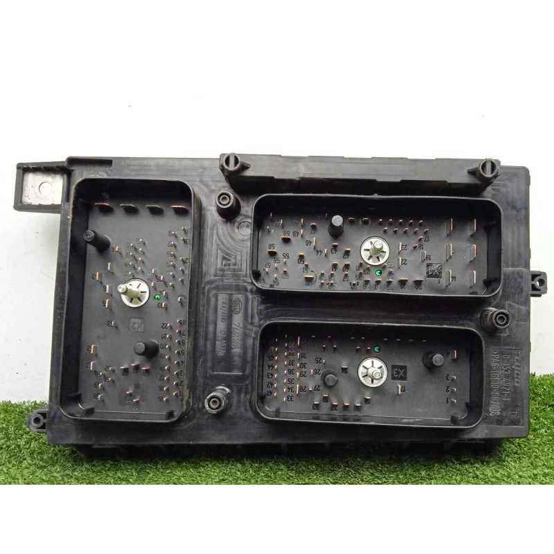 Recambio de caja reles / fusibles para opel astra h berlina 1.7 16v cdti referencia OEM IAM 5DK00866831-13181658  