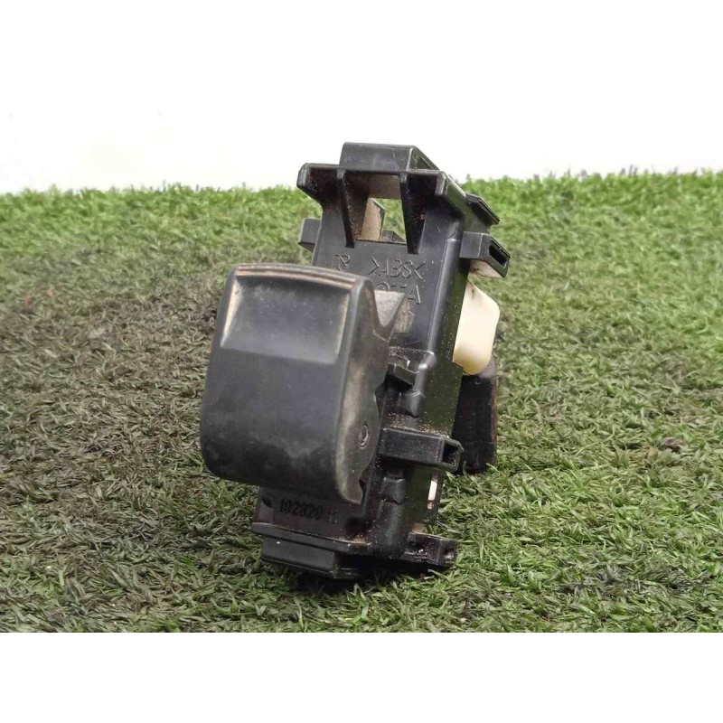 Recambio de mando elevalunas trasero derecho para toyota rav 4 2.2 d-4d cat referencia OEM IAM SINREFERENCIA  
