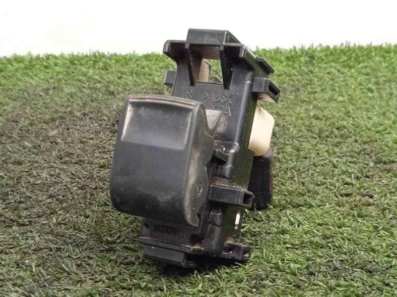 Recambio de mando elevalunas trasero derecho para toyota rav 4 2.2 d-4d cat referencia OEM IAM SINREFERENCIA  