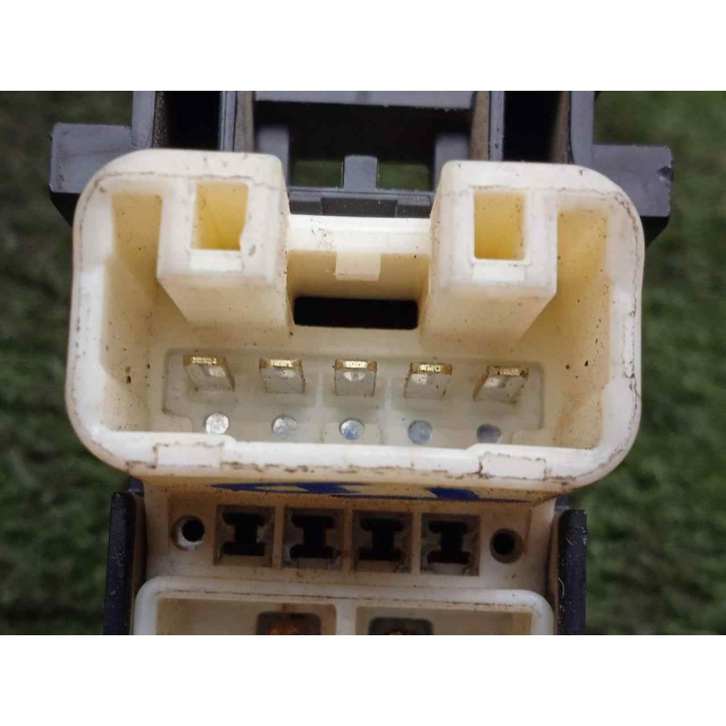 Recambio de mando elevalunas trasero derecho para toyota rav 4 2.2 d-4d cat referencia OEM IAM SINREFERENCIA  