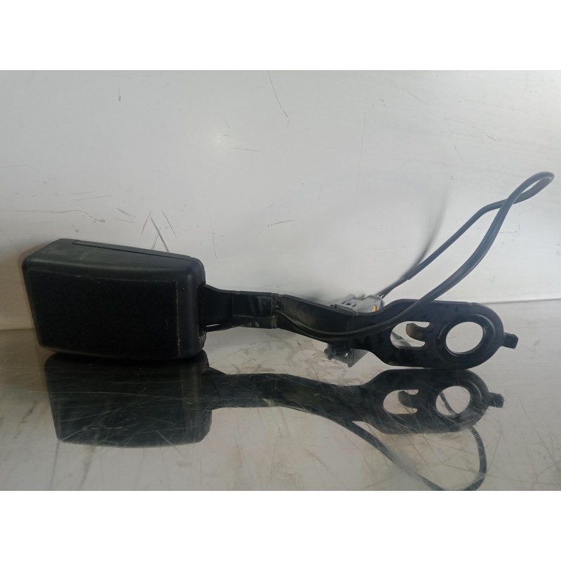 Recambio de enganche cinturon delantero izquierdo para peugeot 208 1.2 12v vti referencia OEM IAM JK2371-9328A  