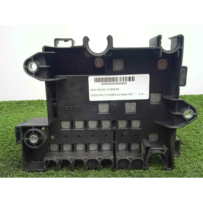 Recambio de caja reles / fusibles para iveco daily furgón 2.3 diesel cat referencia OEM IAM 5801585977  