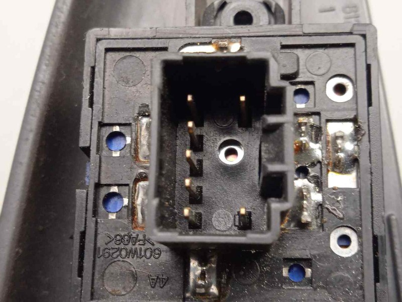 Recambio de mando elevalunas delantero izquierdo para kia cerato 2.0 turbodiesel cat referencia OEM IAM SINREFERENCIA 4.BOTONES 