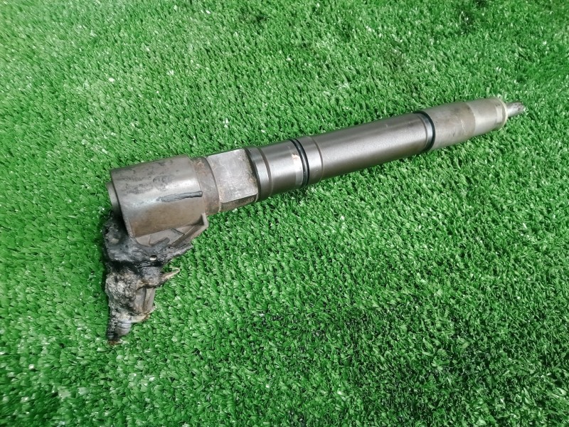 Recambio de inyector para toyota hilux (kun) referencia OEM IAM 236700E020 DENSO 2.PINES