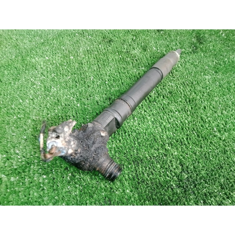 Recambio de inyector para toyota hilux (kun) referencia OEM IAM 236700E020 DENSO 2.PINES