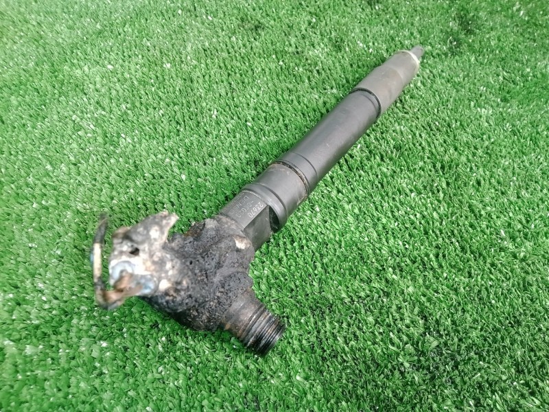 Recambio de inyector para toyota hilux (kun) referencia OEM IAM 236700E020 DENSO 2.PINES