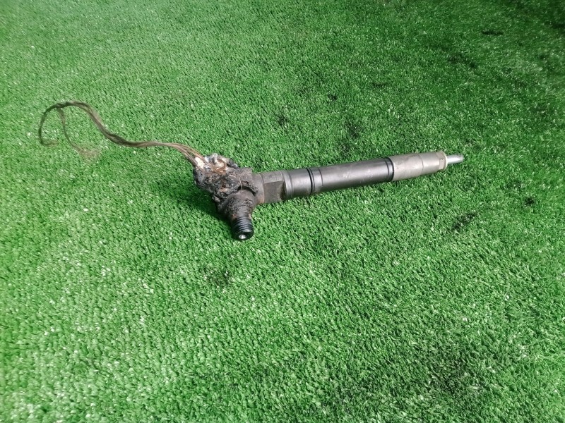 Recambio de inyector para toyota hilux (kun) referencia OEM IAM 236700E020 DENSO 2.PINES