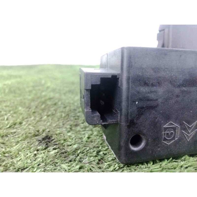 Recambio de cerradura maletero / porton para peugeot 1007 1.4 hdi referencia OEM IAM 9657614780 3.PINES 