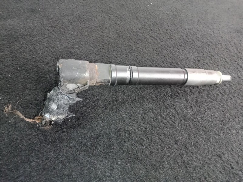 Recambio de inyector para toyota hilux (kun) referencia OEM IAM 236700E020 DENSO 2.PINES