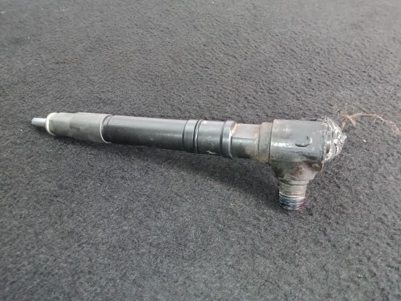 Recambio de inyector para toyota hilux (kun) referencia OEM IAM 236700E020 DENSO 2.PINES
