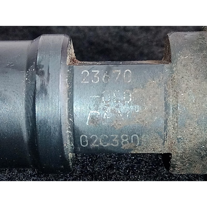 Recambio de inyector para toyota hilux (kun) referencia OEM IAM 236700E020 DENSO 2.PINES