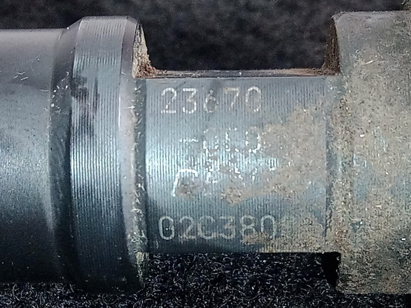 Recambio de inyector para toyota hilux (kun) referencia OEM IAM 236700E020 DENSO 2.PINES