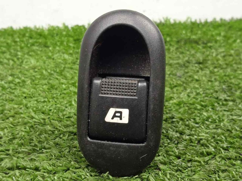 Recambio de mando elevalunas delantero derecho para peugeot 1007 1.4 hdi referencia OEM IAM SINREFERENCIA  