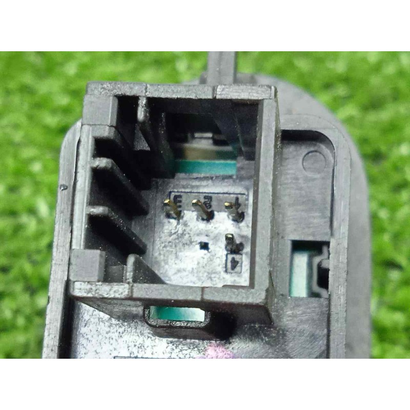 Recambio de mando elevalunas delantero derecho para peugeot 1007 1.4 hdi referencia OEM IAM SINREFERENCIA  