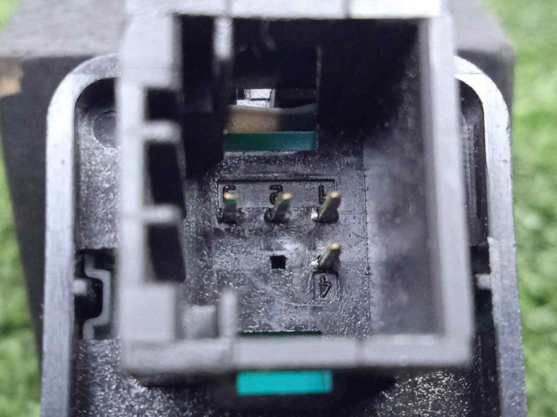 Recambio de mando elevalunas delantero izquierdo para peugeot 1007 1.4 hdi referencia OEM IAM SINREFERENCIA  