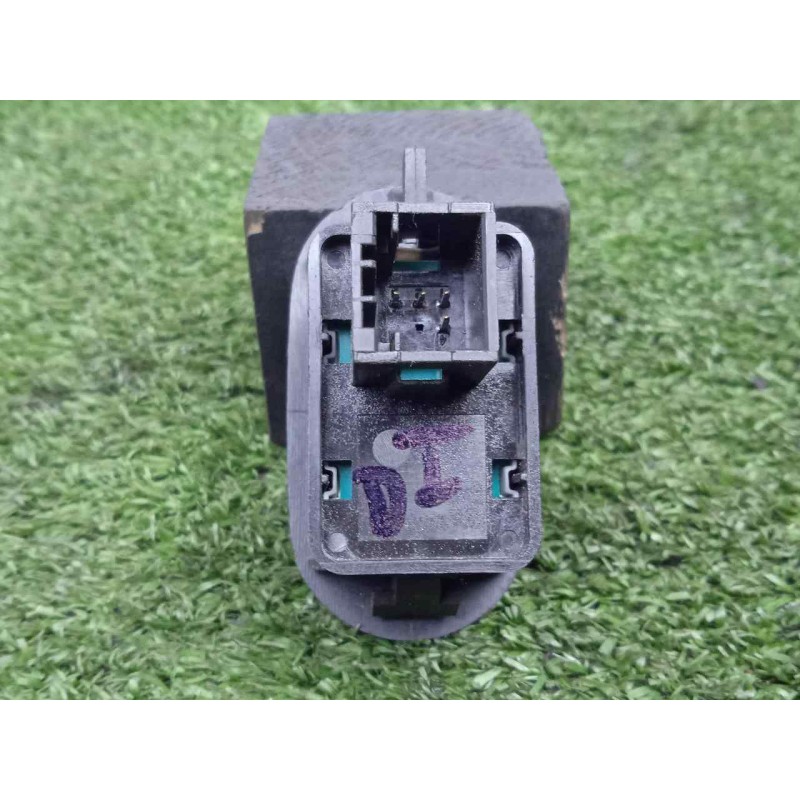 Recambio de mando elevalunas delantero izquierdo para peugeot 1007 1.4 hdi referencia OEM IAM SINREFERENCIA  