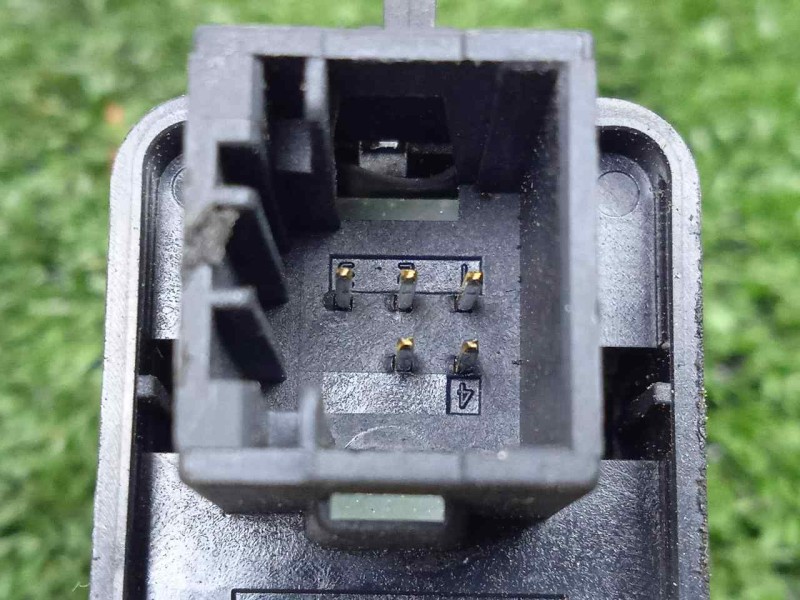 Recambio de mando elevalunas trasero izquierdo para peugeot 1007 1.4 hdi referencia OEM IAM 96570331XT  