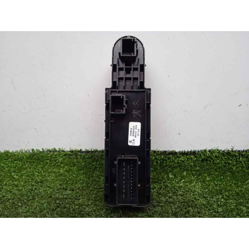 Recambio de mando elevalunas delantero izquierdo para opel crossland x 1.2 referencia OEM IAM 96788281ZD-1034498200 4.BOTONES 